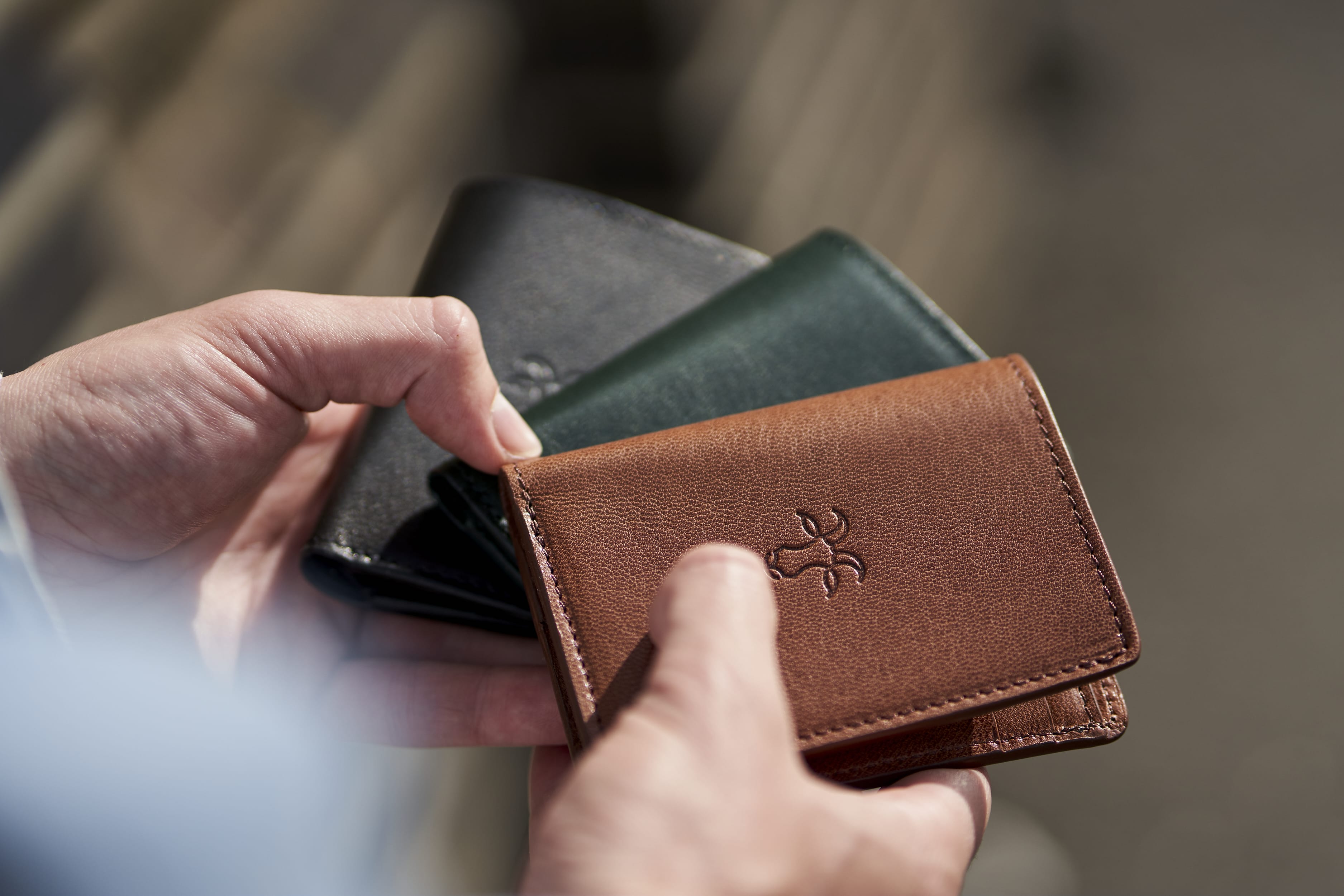 5 luxury leather business gifts guaranteed to impress your clients