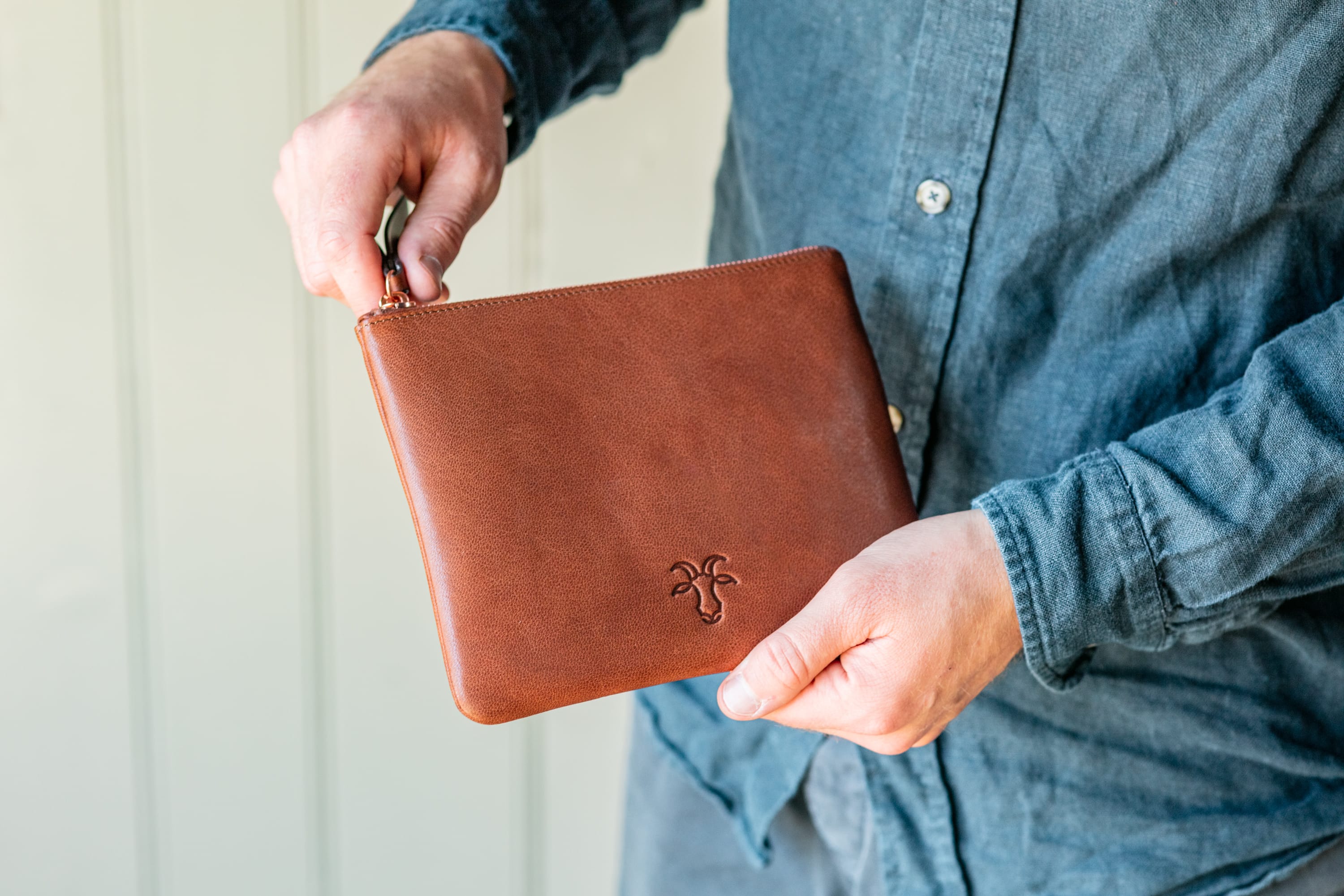 MEN'S LEATHER GOODS ESSENTIALS - News